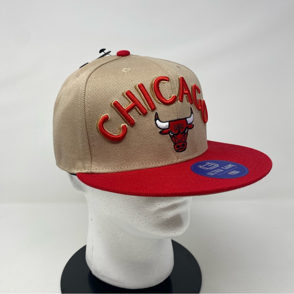 Ultra Game NBA Chicago Bulls Beige / Red Unisex Snapback Hat Cap NEW‎